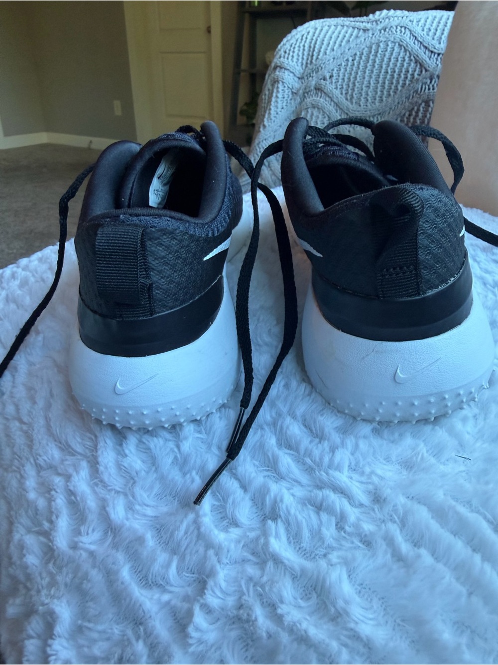 Nike Women’s Golf Roshe Black and White Mesh Sneakers - Picture 2 of 3